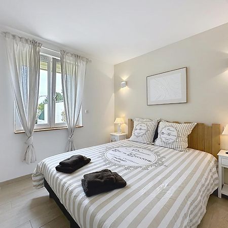 Charmante Maison 2 Chambres Avec Cour Et Jardin Sainte-Savine Екстериор снимка