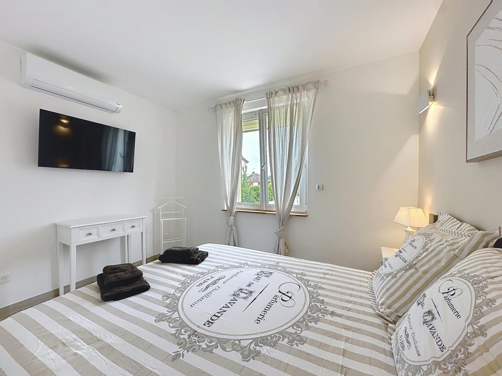 Charmante Maison 2 Chambres Avec Cour Et Jardin Sainte-Savine Екстериор снимка