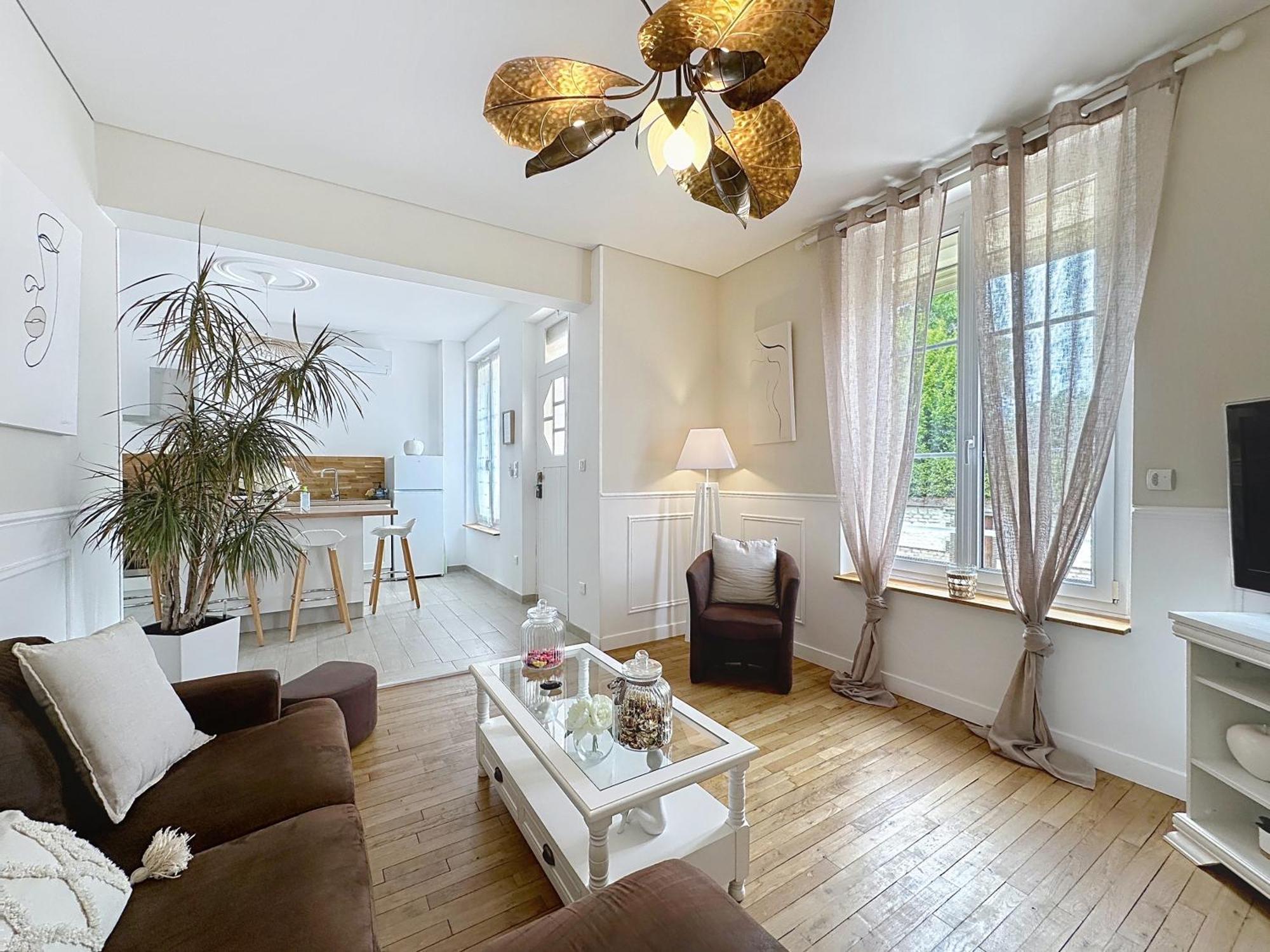 Charmante Maison 2 Chambres Avec Cour Et Jardin Sainte-Savine Екстериор снимка