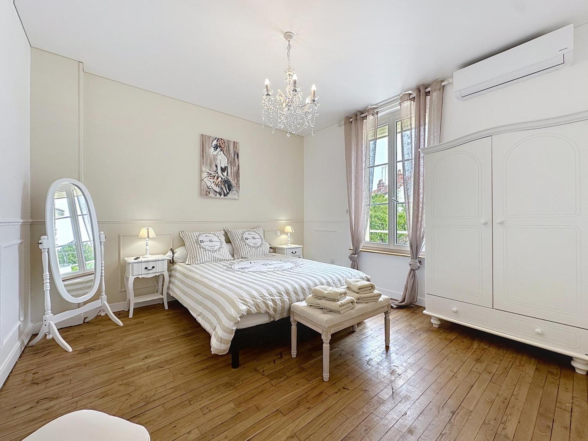 Charmante Maison 2 Chambres Avec Cour Et Jardin Sainte-Savine Екстериор снимка